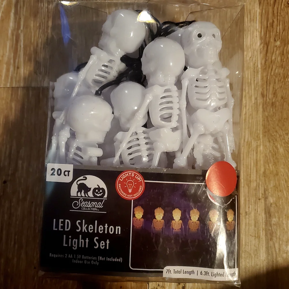 Skeleton LED Light Set - White